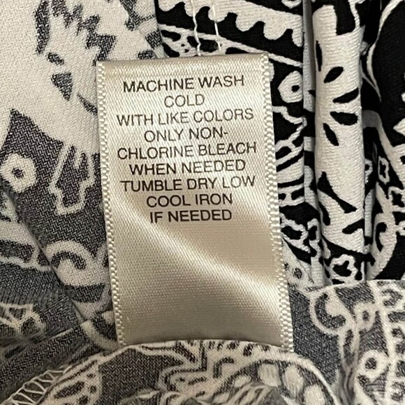 AVENUE Wrap style Black and White Knit Dress, Size 22/24 - Picture 6 of 7